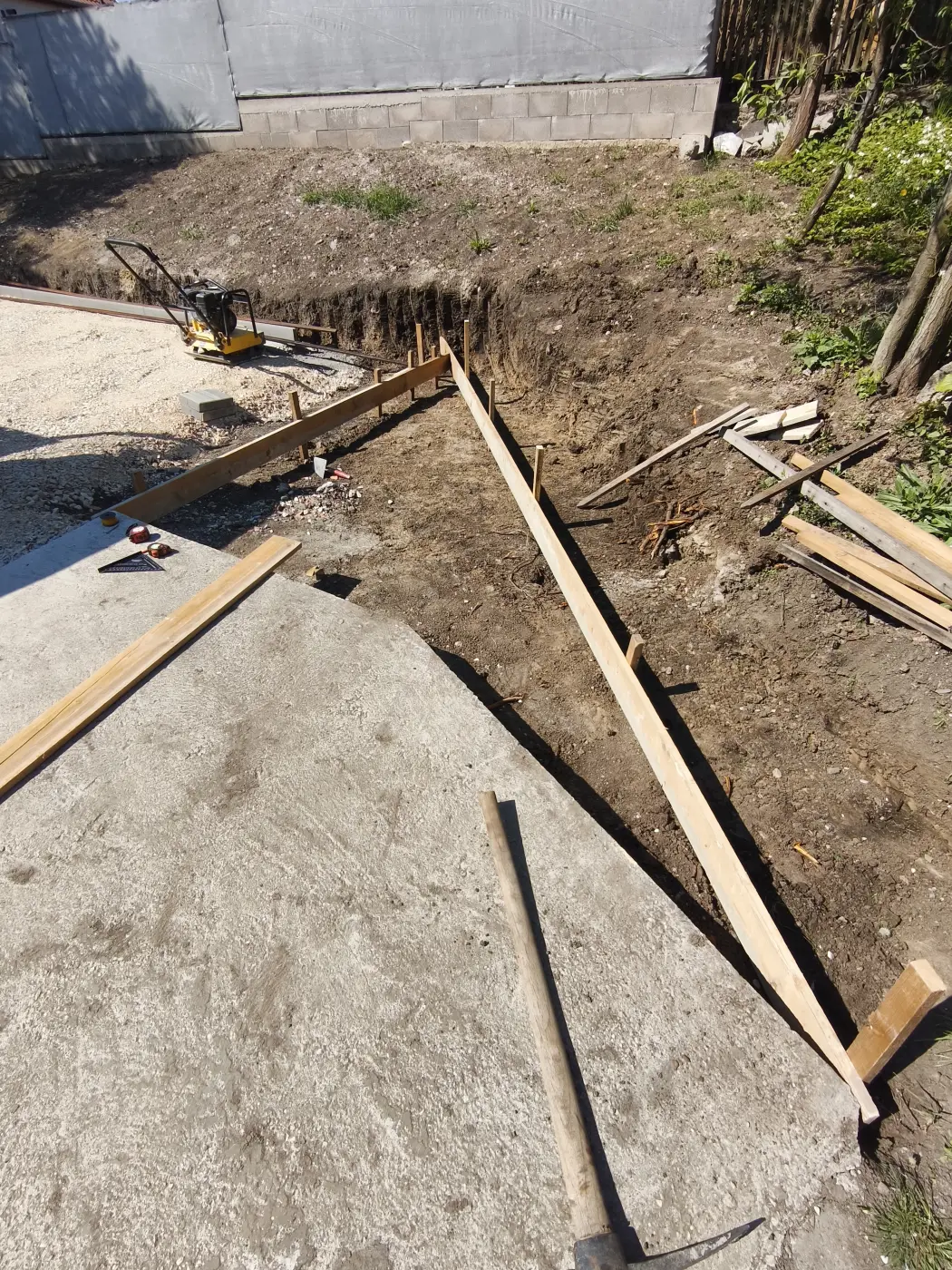 A kitűzött, zsaluzott sávok a kiszabott szinten.